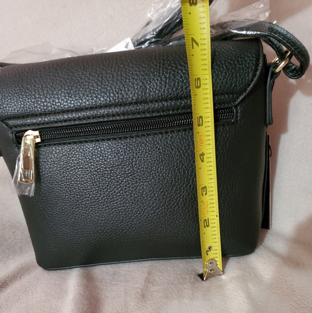 SOLD 👜 Perfect Size Crossbody Bag for Every Occasion - Picture 4 of 8